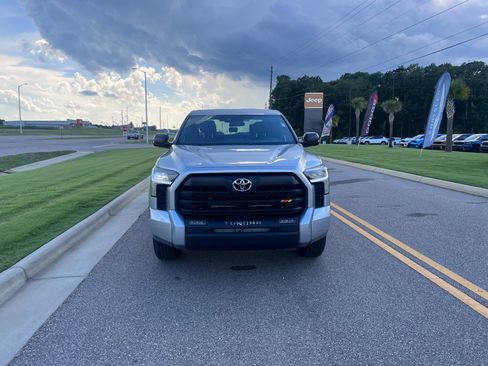 Used 2025 Toyota Tundra SR5 w/ SR5 Convenience Package AWD/4WD image 11
