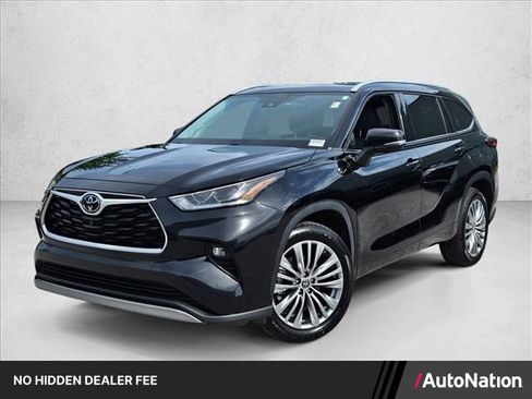 Used 2023 Toyota Highlander Platinum FWD image 1