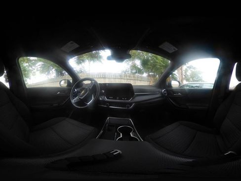 Used 2025 Chevrolet Equinox LT FWD image 42