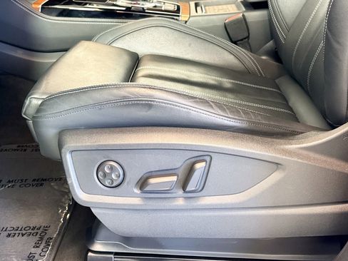 Used 2021 Audi Q5 Prestige w/ Prestige Package image 18