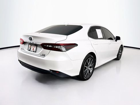 Used 2022 Toyota Camry XLE image 10
