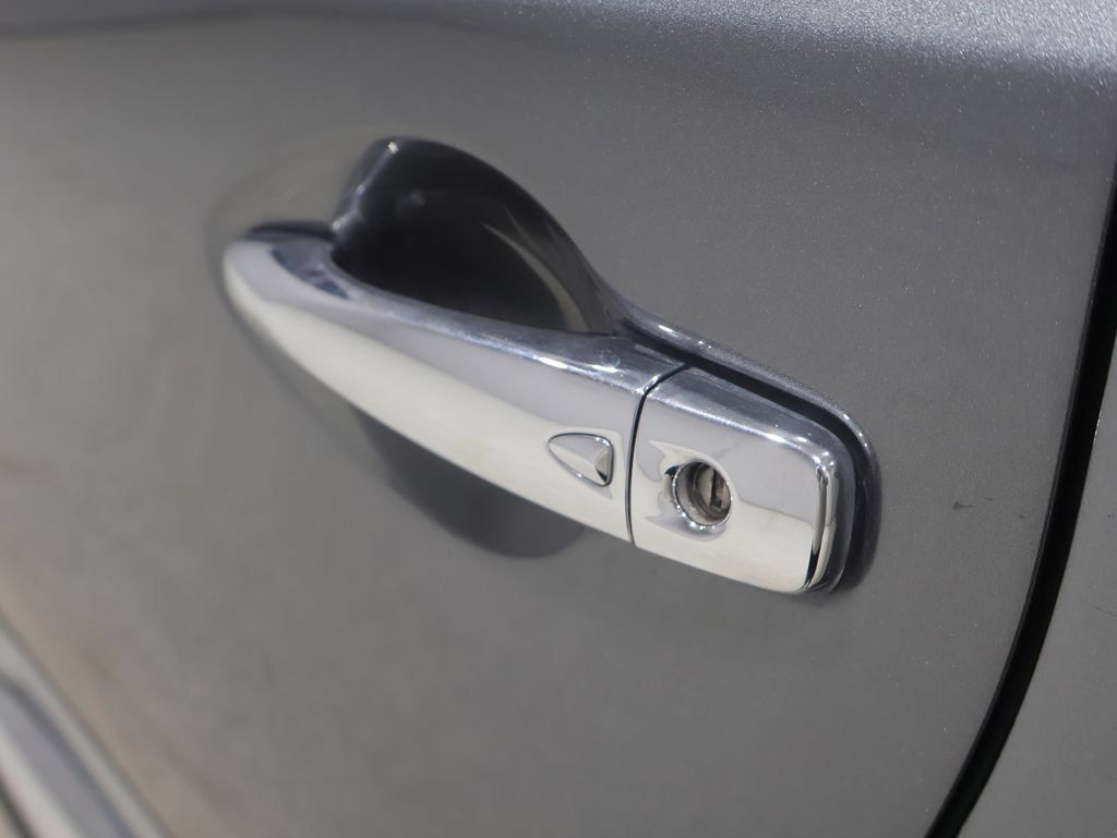 Used 2018 Nissan Murano SV AWD/4WD image 16