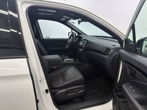 Used 2024 Honda Passport Black Edition image 15