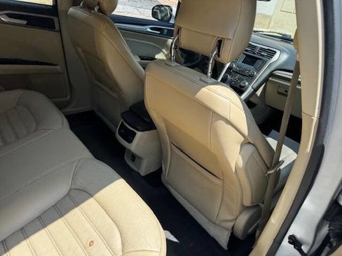 Used 2016 Ford Fusion SE image 16