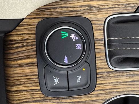 Used 2019 GMC Acadia Denali w/ Technology Package FWD image 31