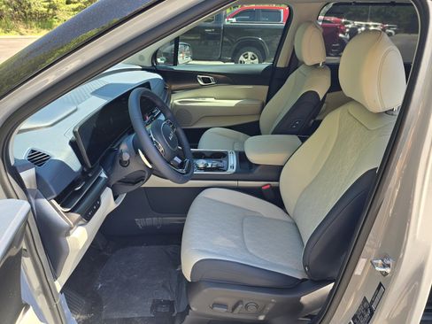 New 2026 Kia Carnival Hybrid FWD image 5
