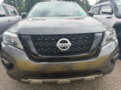 Used 2020 Nissan Pathfinder SL AWD/4WD image 2