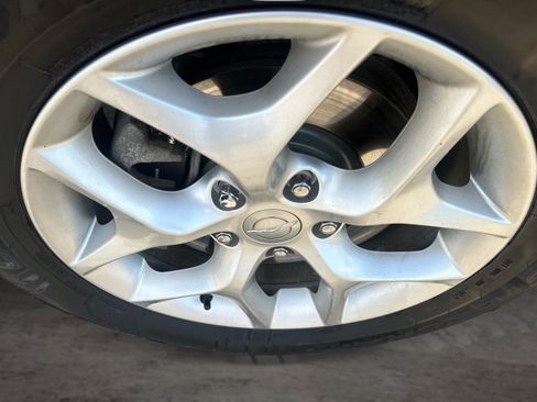 Used 2018 Chrysler Pacifica Touring-L Plus w/ Tire & Wheel Group FWD image 18