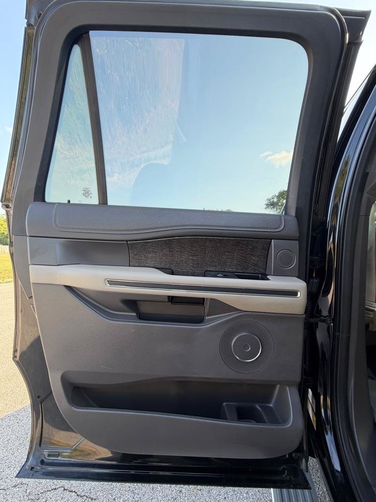 Used 2019 Ford Expedition Max Limited RWD image 11