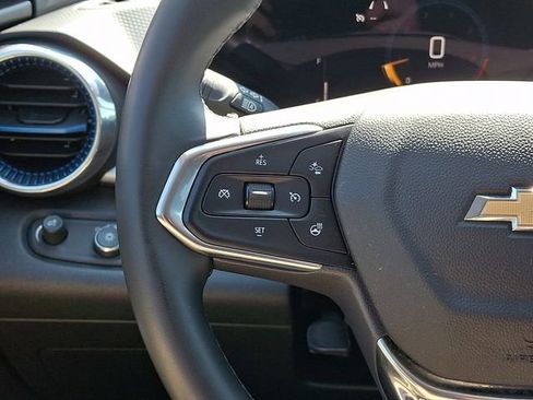 Used 2025 Chevrolet Trax LT w/ LT Convenience Package FWD image 24