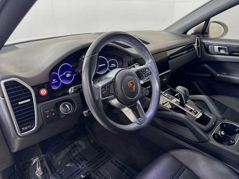Certified 2022 Porsche Cayenne Coupe image 4