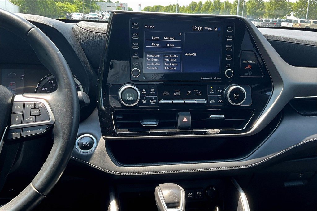 Used 2021 Toyota Highlander LE AWD/4WD image 19
