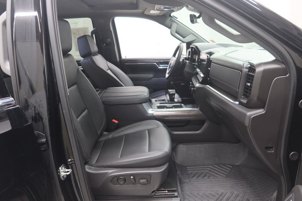 Used 2025 Chevrolet Silverado 1500 LTZ w/ LTZ Premium Texas Edition AWD/4WD image 13