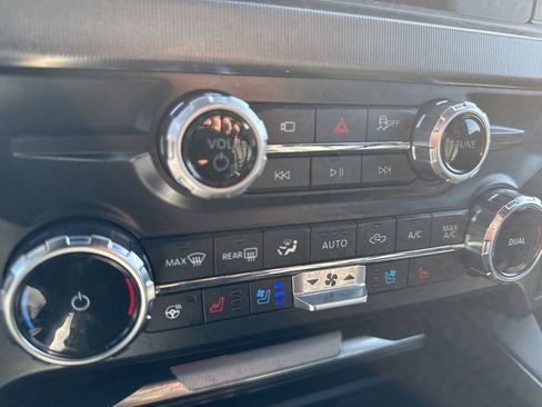 Used 2025 Ford F350 Platinum w/ FX4 Off-Road Package image 20