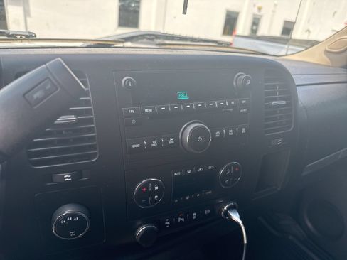 Used 2013 Chevrolet Silverado 2500 LT w/ Z71 Appearance Package AWD/4WD image 3