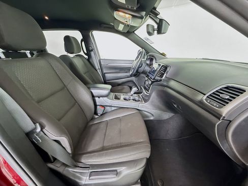 Used 2020 Jeep Grand Cherokee Laredo w/ 18" Wheel & 8.4" Radio Group image 28