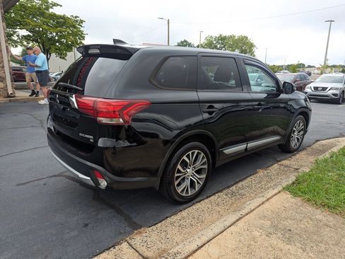 Used 2017 Mitsubishi Outlander SE AWD/4WD image 7