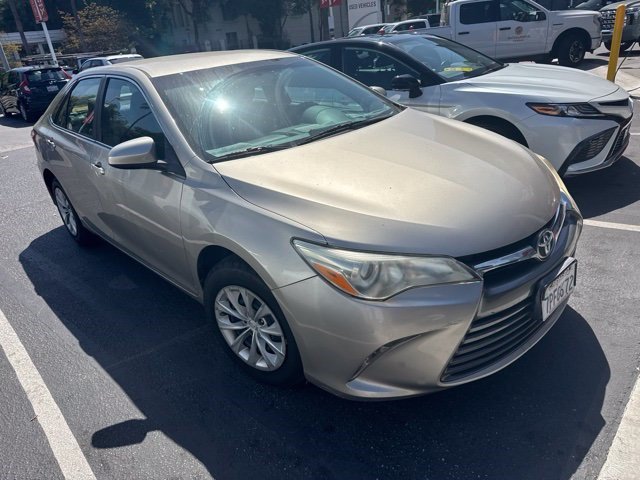 Used 2016 Toyota Camry LE FWD image 3