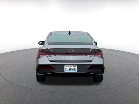 Used 2025 Hyundai Elantra SEL image 12