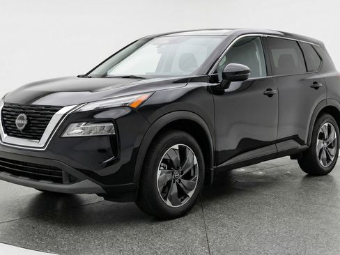 Used 2025 Nissan Rogue SV image 3