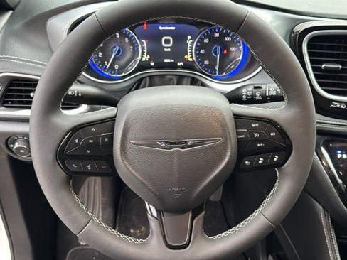 Used 2026 Chrysler Pacifica Limited w/ Uconnect Theater Family Group AWD/4WD image 15