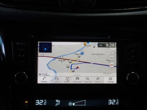 Used 2018 Nissan Rogue SL image 18