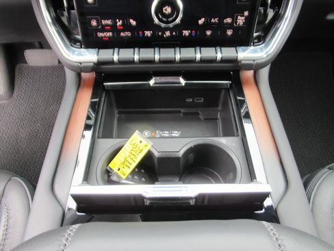 Used 2025 GMC Yukon Denali image 21