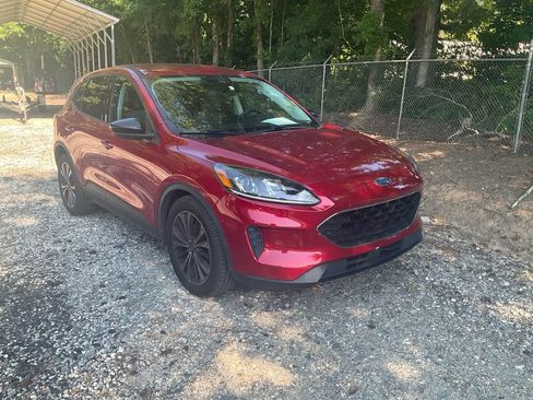Used 2022 Ford Escape SE w/ SE Sport Appearance Package FWD image 3