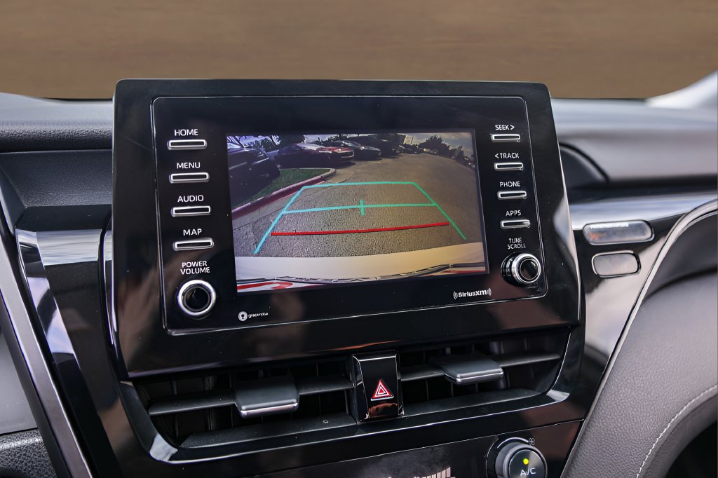 Used 2021 Toyota Camry SE FWD image 17
