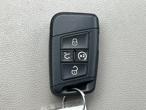 Used 2018 Volkswagen Atlas SEL FWD image 24