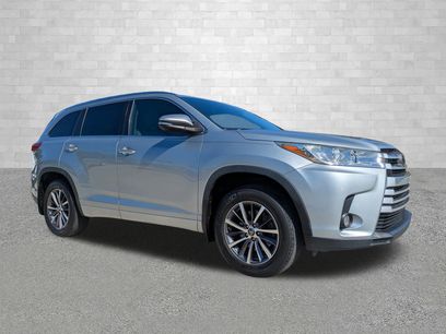 Used 2018 Toyota Highlander SE