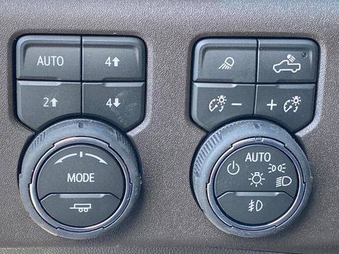 New 2026 Chevrolet Silverado 1500 LTZ w/ LTZ Premium Package AWD/4WD image 16