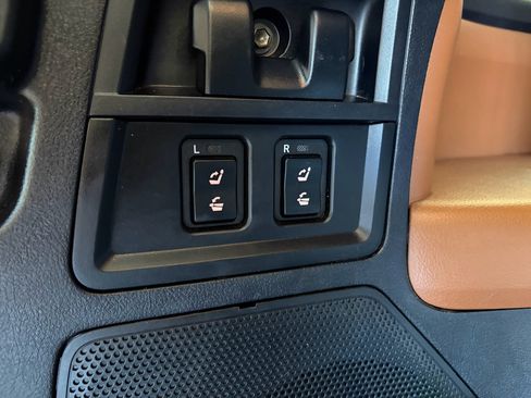 Used 2018 Toyota Sequoia Platinum AWD/4WD image 62