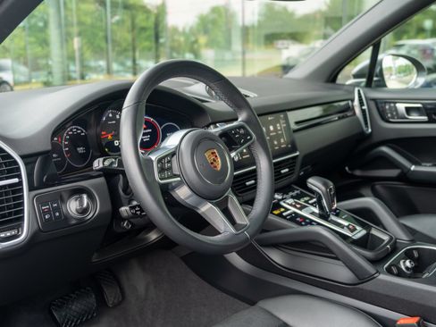 Certified 2023 Porsche Cayenne AWD/4WD image 4
