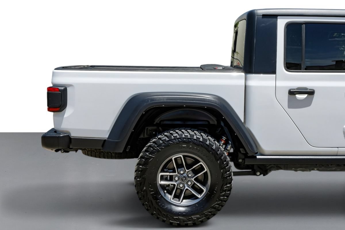 Used 2024 Jeep Gladiator Mojave w/ Convenience Group AWD/4WD image 6