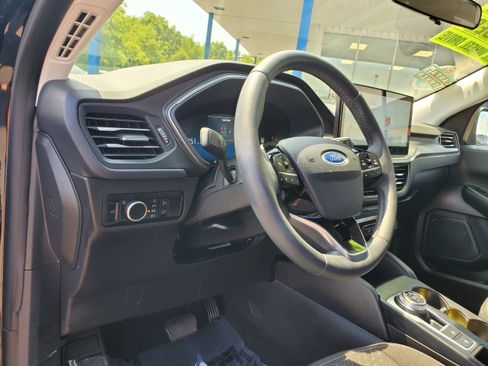 Used 2023 Ford Escape Active w/ Tech Pack #2 AWD/4WD image 10