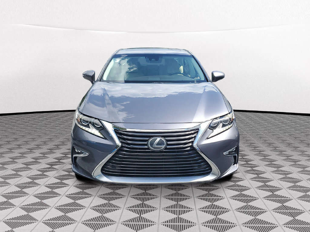 Used 2017 Lexus ES 350 w/ Luxury Package FWD image 2