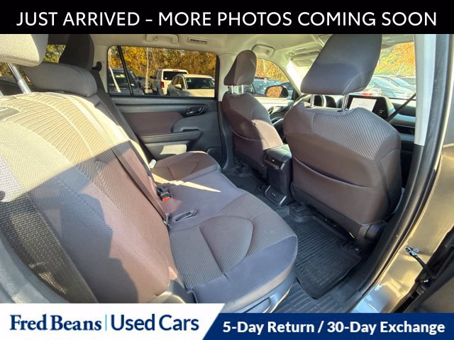 Used 2023 Toyota Highlander LE FWD image 13