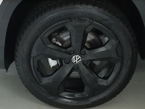 Certified 2025 Volkswagen Taos SEL w/ Black Wheel Plus Package AWD/4WD image 40