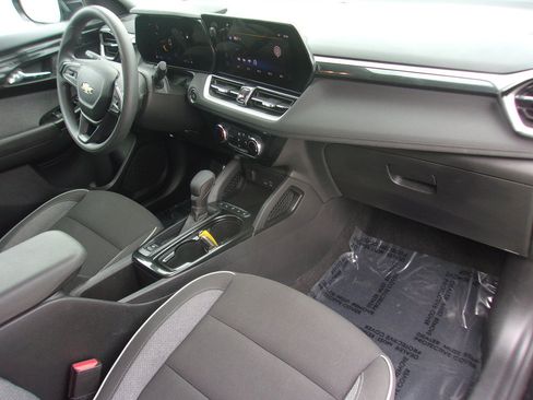 Used 2024 Chevrolet TrailBlazer LT w/ Driver Confidence Package FWD image 11