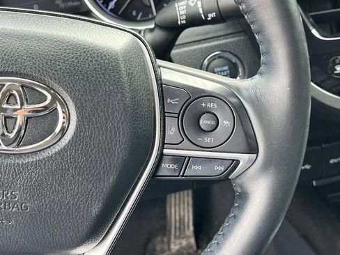 Used 2022 Toyota Camry XLE w/ Navigation Upgrade Package image 29