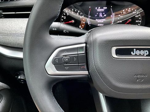 Used 2022 Jeep Compass Latitude AWD/4WD image 13
