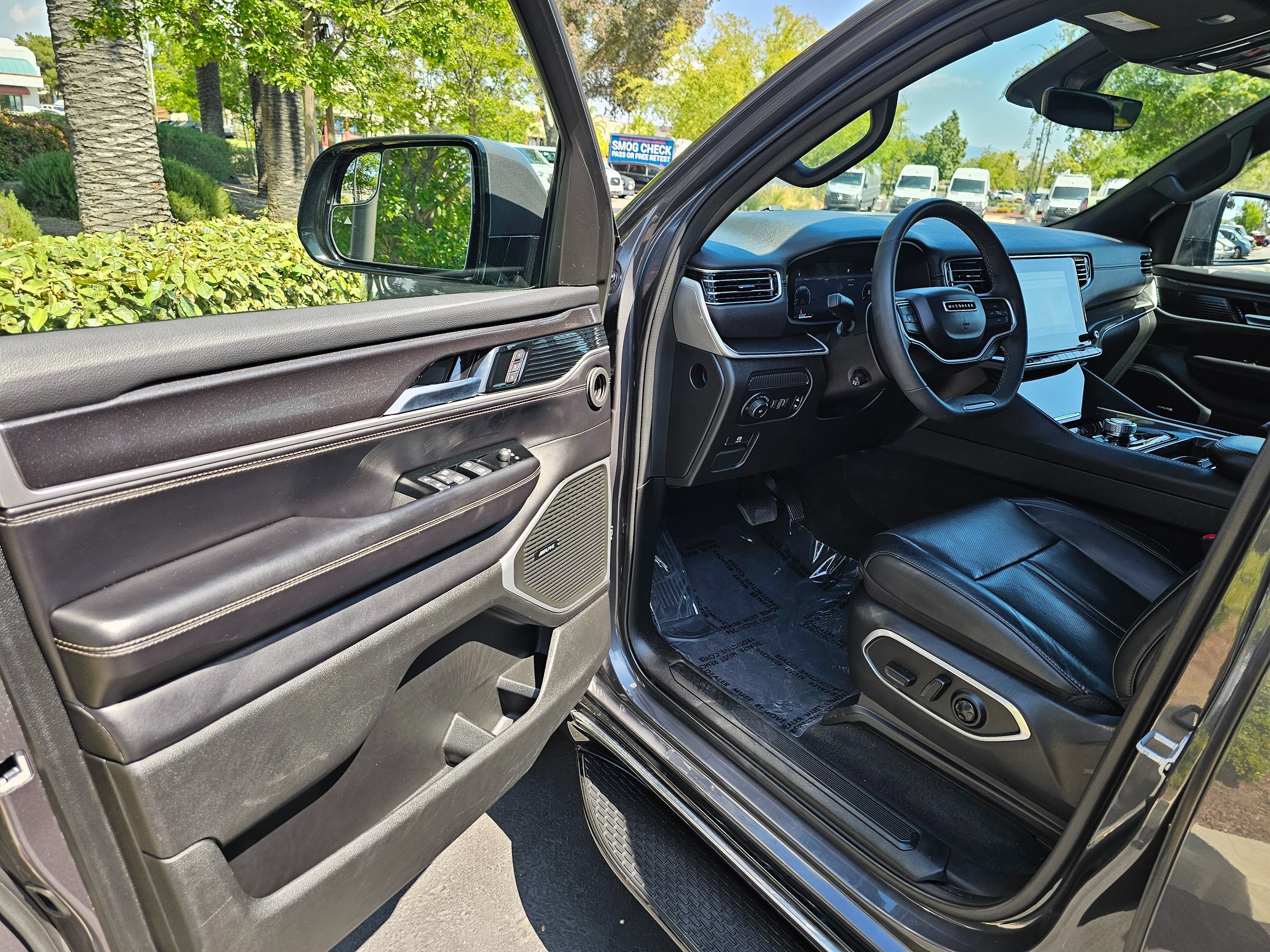 Used 2022 Jeep Wagoneer Series I AWD/4WD image 12