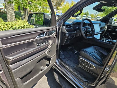 Used 2022 Jeep Wagoneer Series I image 12