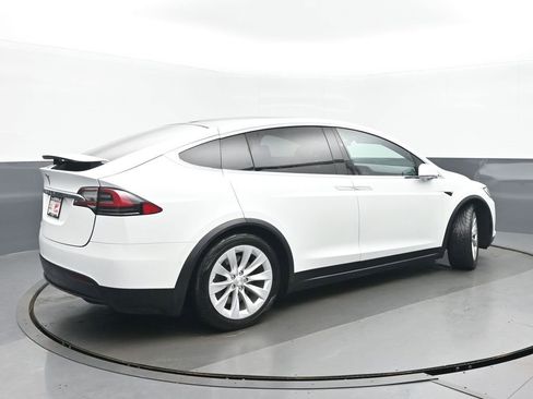Used 2018 Tesla Model X 75D image 7