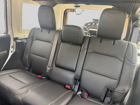 Used 2024 Jeep Wrangler Unlimited Sahara w/ Technology Group AWD/4WD image 13