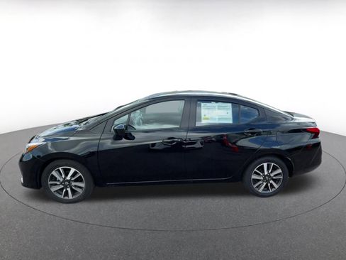 Used 2025 Nissan Versa SV image 9