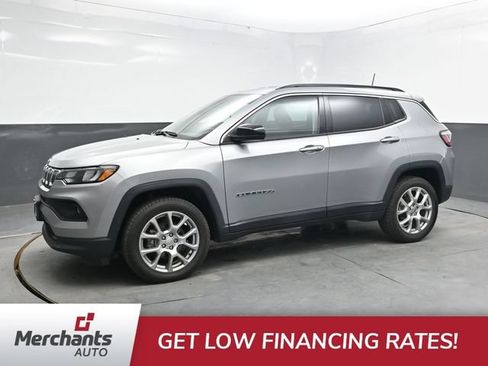 Used 2022 Jeep Compass Latitude AWD/4WD image 3