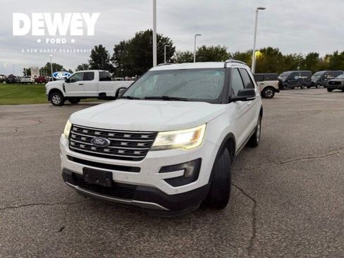 Used 2016 Ford Explorer XLT w/ Equipment Group 202A AWD/4WD image 5