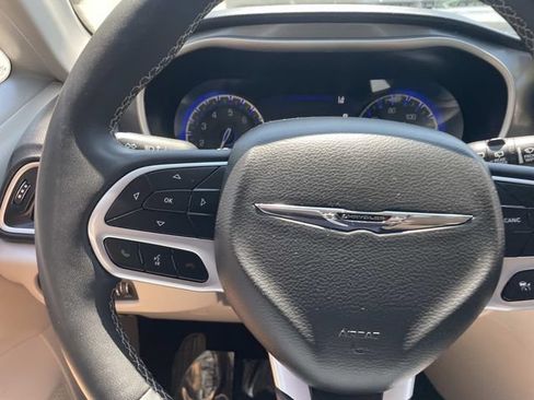Used 2024 Chrysler Pacifica Touring-L FWD image 29